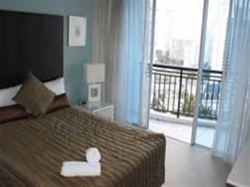 23 Ferny Avenue, Surfers Paradise QLD 4217