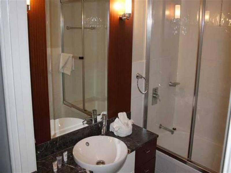 23 Ferny Avenue, Surfers Paradise QLD 4217