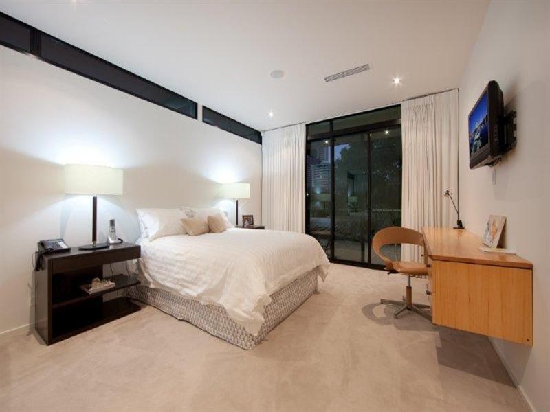 22-24 Admiralty Drive, Surfers Paradise QLD 4217