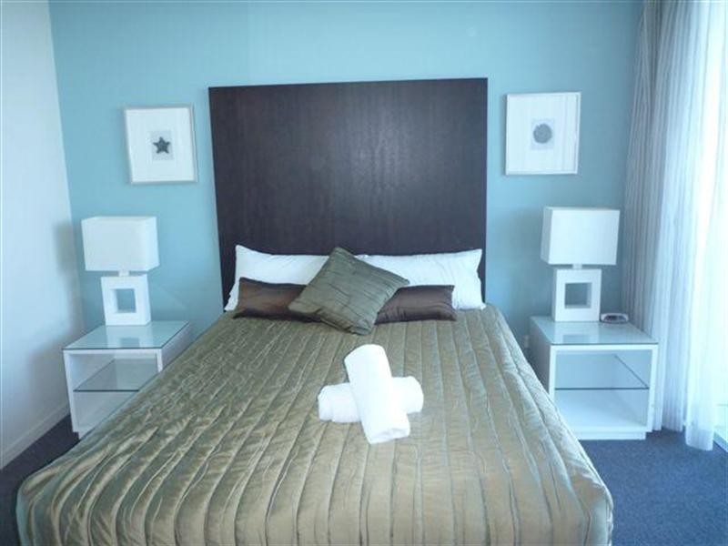 23 Ferny Avenue, Surfers Paradise QLD 4217