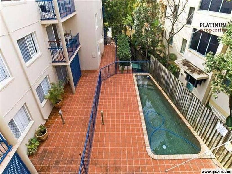 4 Adori Street, Surfers Paradise QLD 4217