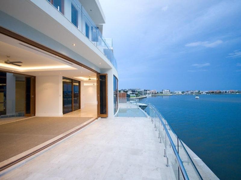 Sovereign Islands QLD 4216