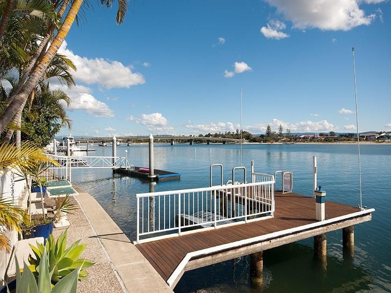 Sovereign Islands QLD 4216