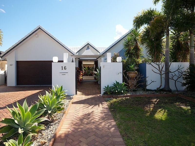 Sovereign Islands QLD 4216