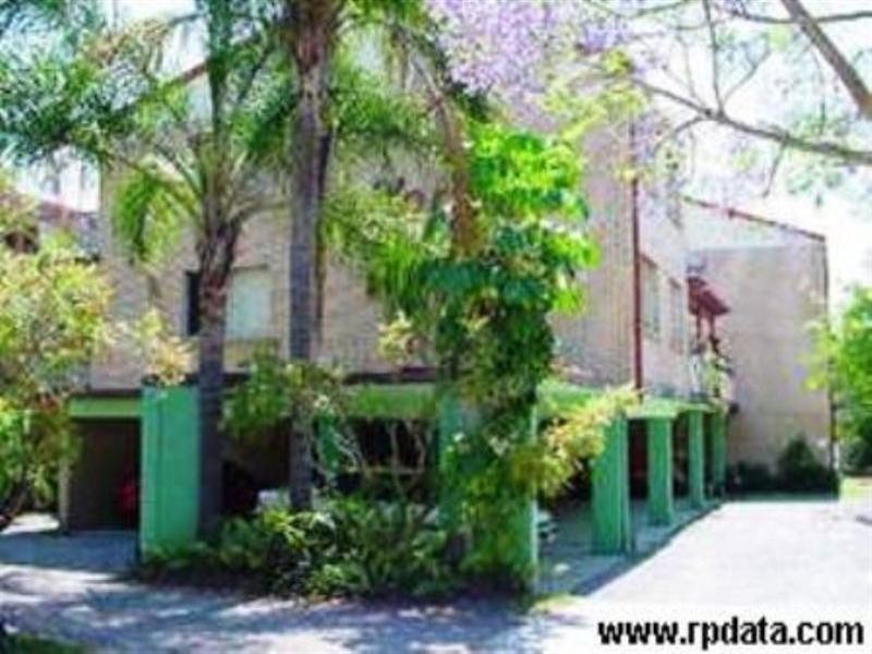 1/203 Scarborough Street, Southport QLD 4215