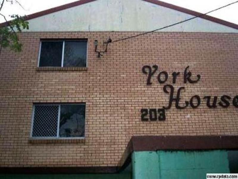 1/203 Scarborough Street, Southport QLD 4215