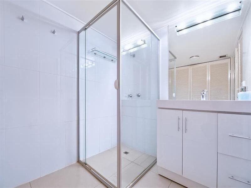 186 Ferny Avenue, Surfers Paradise QLD 4217