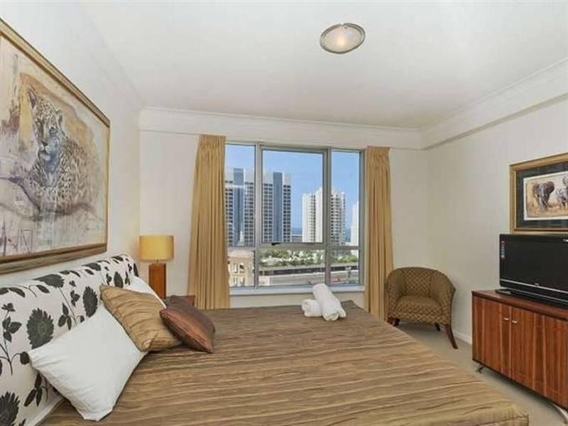 23 Ferny Avenue, Surfers Paradise QLD 4217