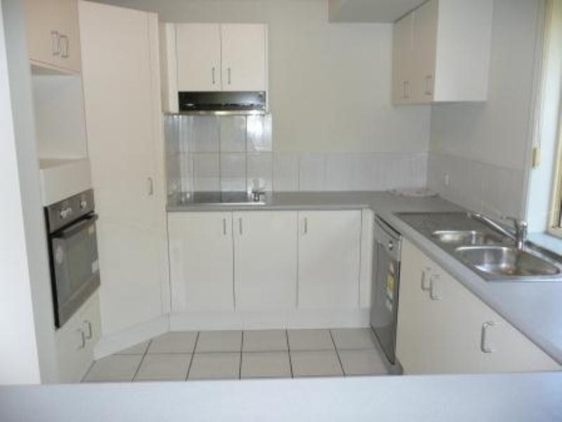 32 Parkside Circuit, Robina QLD 4226