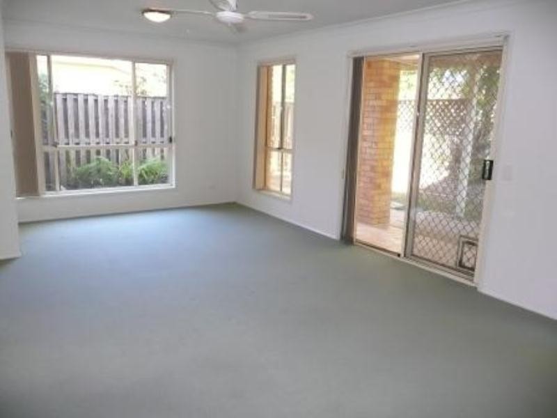 32 Parkside Circuit, Robina QLD 4226