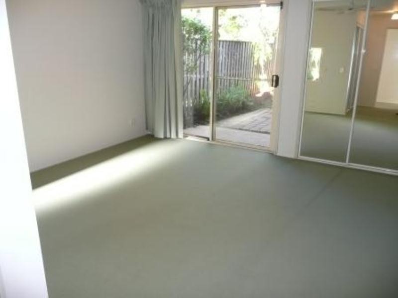 32 Parkside Circuit, Robina QLD 4226