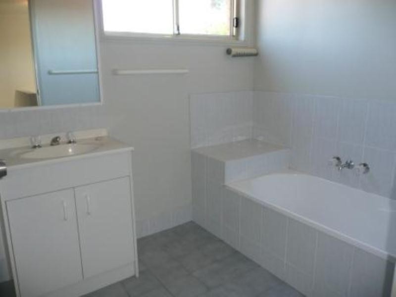 32 Parkside Circuit, Robina QLD 4226