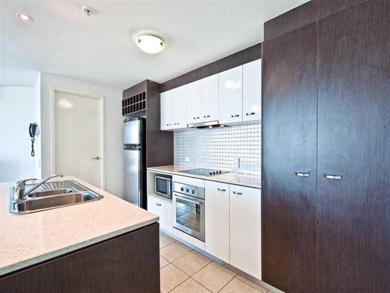 18 Fern Street, Surfers Paradise QLD 4217