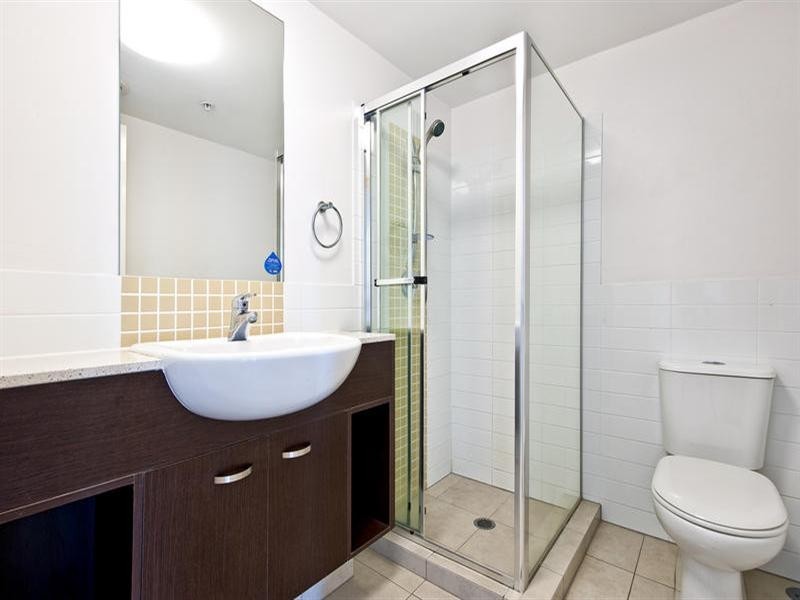 18 Fern Street, Surfers Paradise QLD 4217