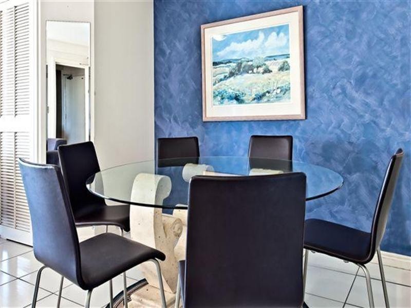 7 Elkhorn Avenue, Surfers Paradise QLD 4217