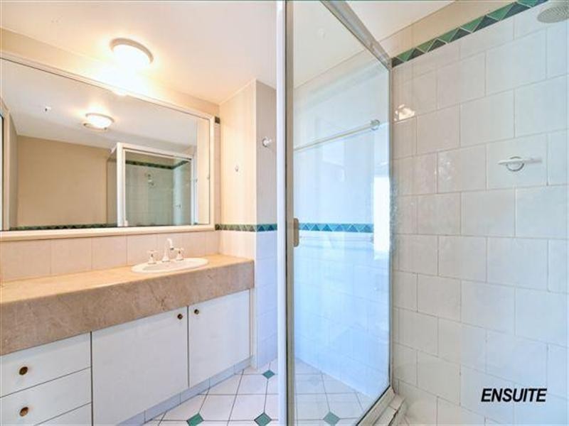 7 Elkhorn Avenue, Surfers Paradise QLD 4217