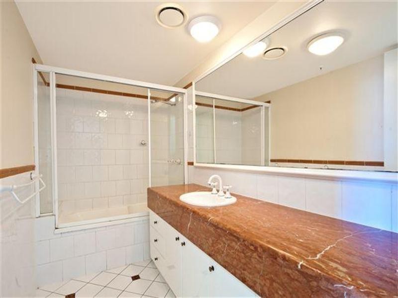 7 Elkhorn Avenue, Surfers Paradise QLD 4217