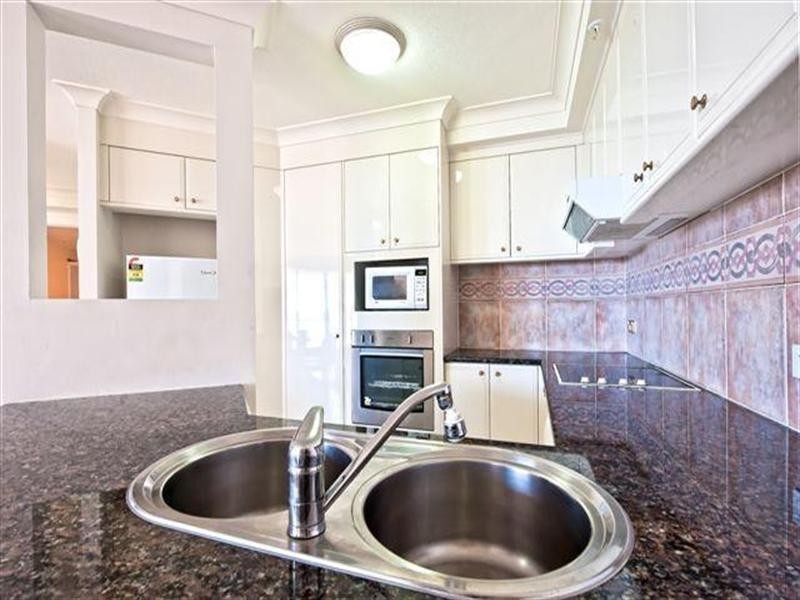 7 Elkhorn Avenue, Surfers Paradise QLD 4217