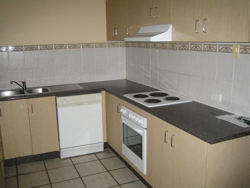 2/51 Kumbari Avenue, Southport QLD 4215