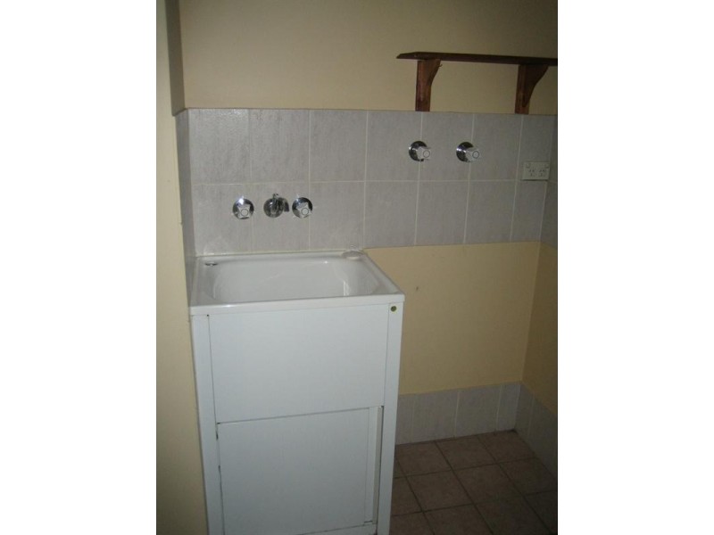 2/51 Kumbari Avenue, Southport QLD 4215