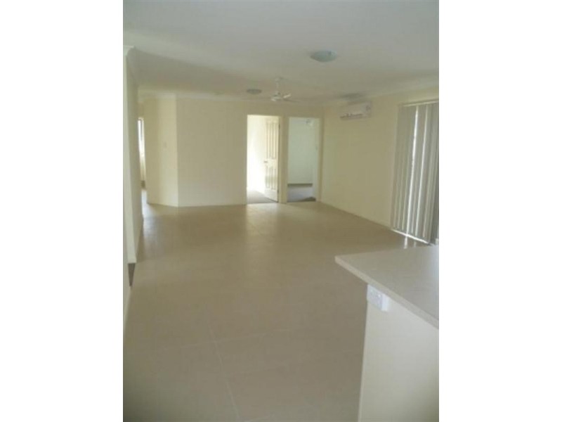 17 Lindfield Street, Hillcrest QLD 4118