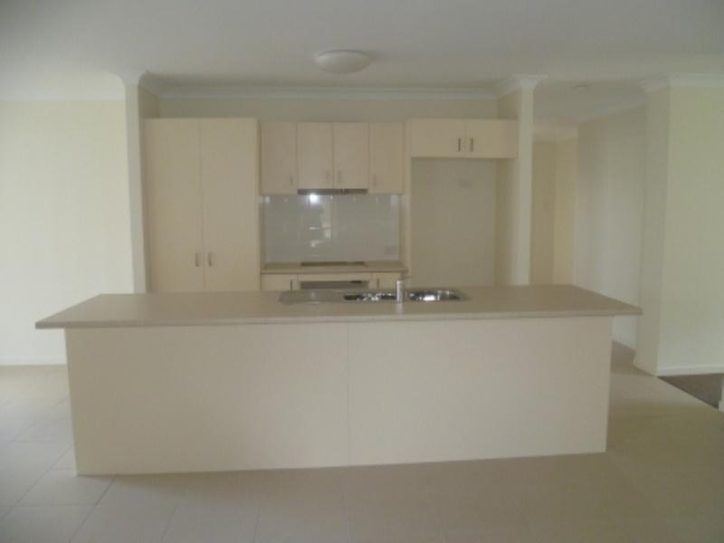 17 Lindfield Street, Hillcrest QLD 4118