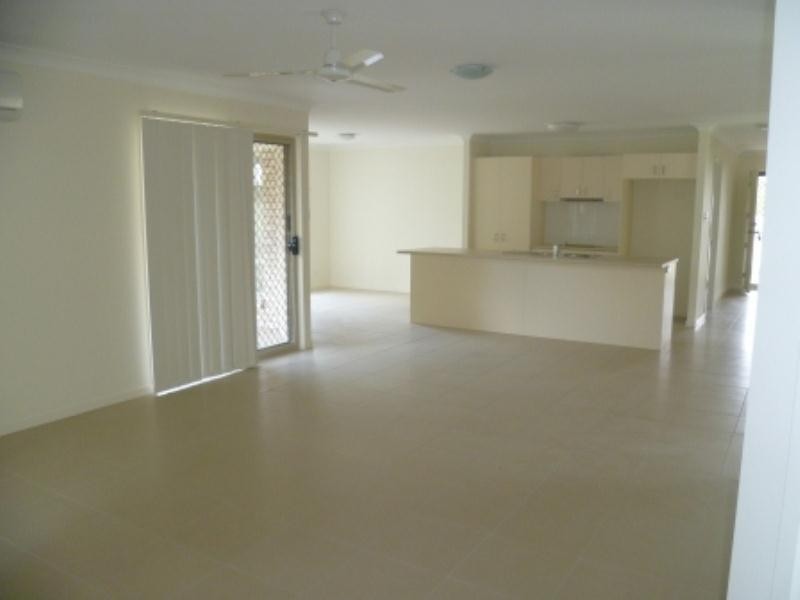 17 Lindfield Street, Hillcrest QLD 4118