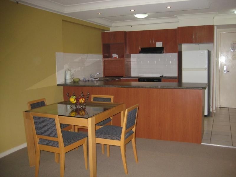 28 Northcliffe Terrace, Surfers Paradise QLD 4217