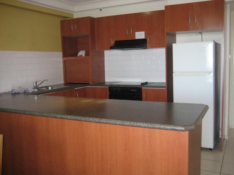 28 Northcliffe Terrace, Surfers Paradise QLD 4217