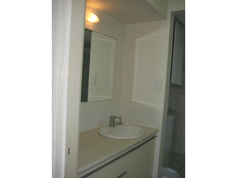 28 Northcliffe Terrace, Surfers Paradise QLD 4217