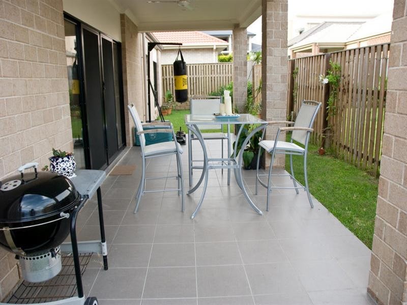 8 Saleya Drive, Varsity Lakes QLD 4227