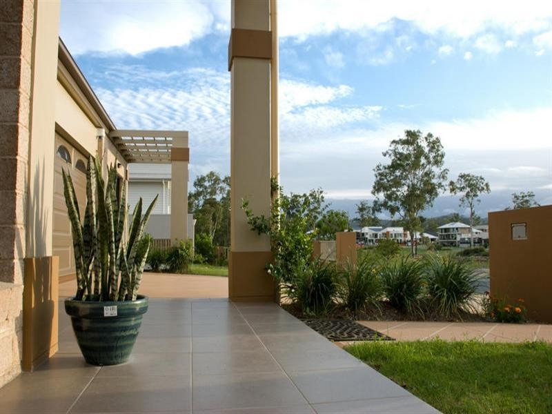 8 Saleya Drive, Varsity Lakes QLD 4227