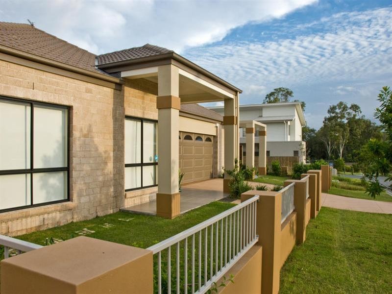 8 Saleya Drive, Varsity Lakes QLD 4227