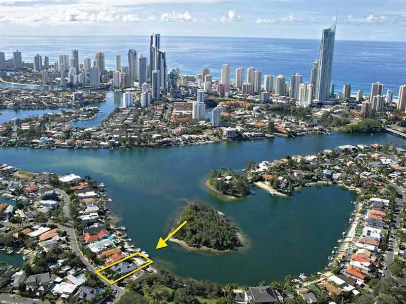 3-5 The Promenade, Isle Of Capri QLD 4217