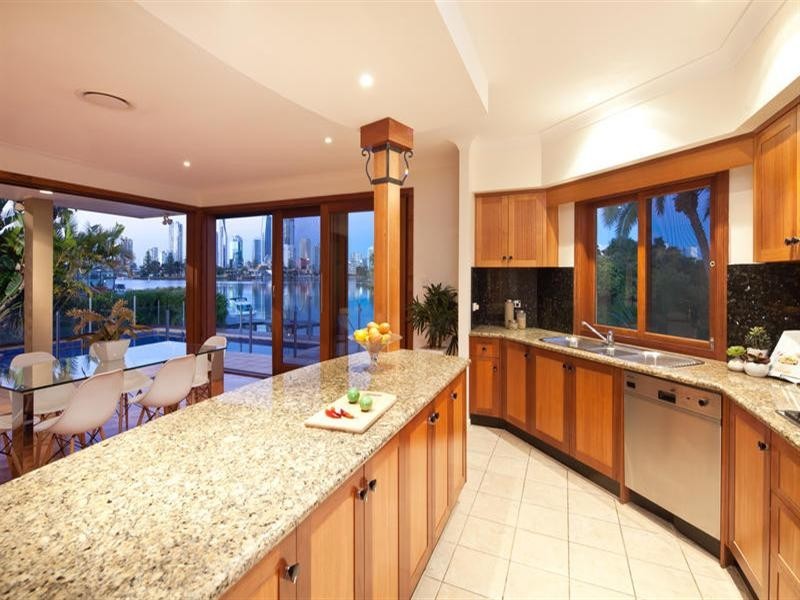 3-5 The Promenade, Isle Of Capri QLD 4217