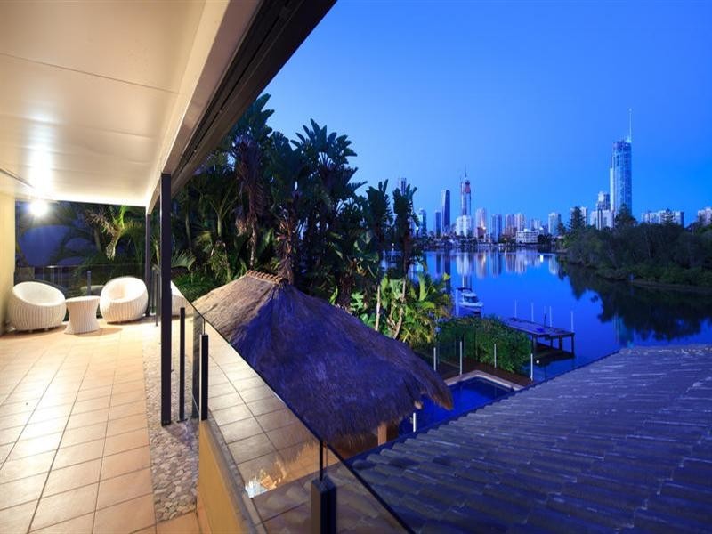 3-5 The Promenade, Isle Of Capri QLD 4217