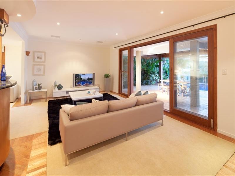 3-5 The Promenade, Isle Of Capri QLD 4217