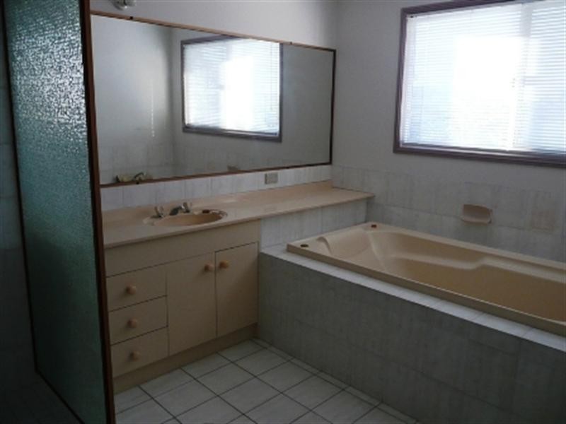 111 Sundance Way, Runaway Bay QLD 4216