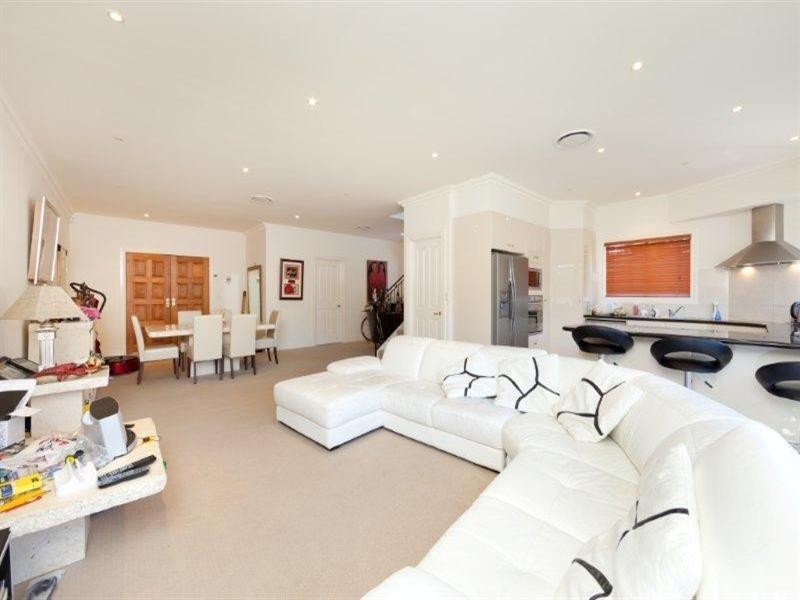 1 Oak Villas Budds Beach.  32 Oak Avenue, Surfers Paradise QLD 4217