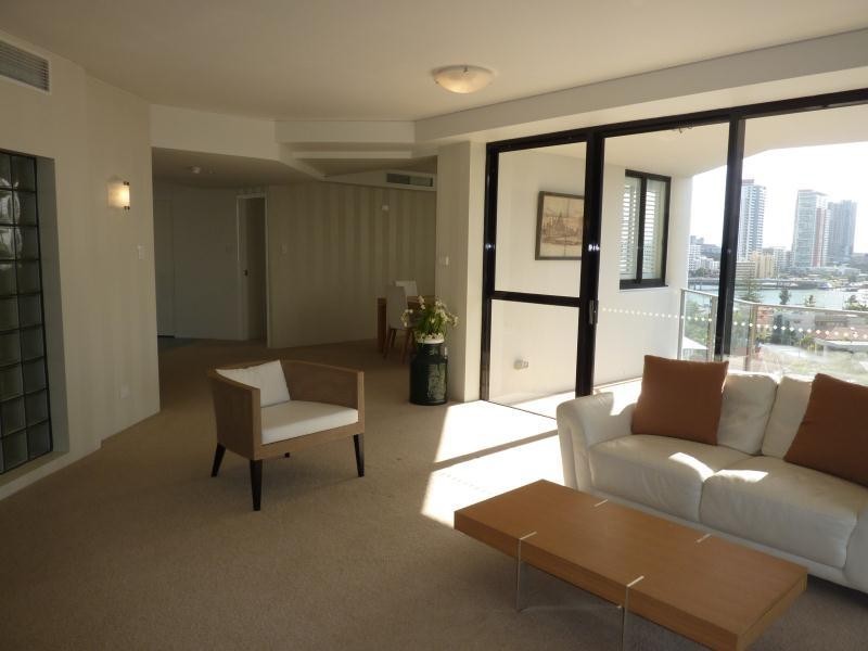 10-19 Peak Avenue, Main Beach QLD 4217