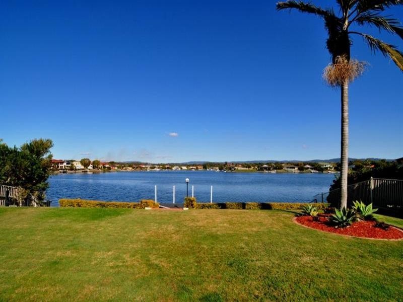 24 Eastbank, Helensvale QLD 4212