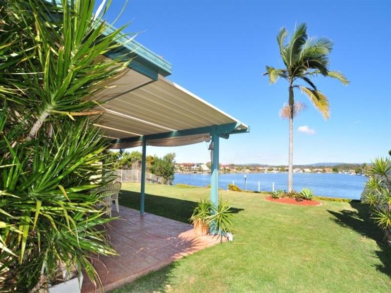 24 Eastbank, Helensvale QLD 4212