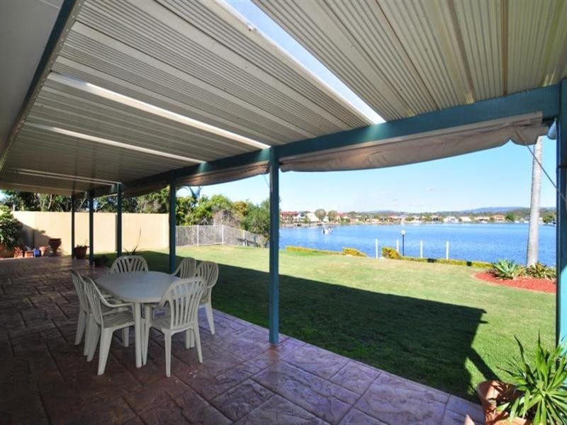 24 Eastbank, Helensvale QLD 4212