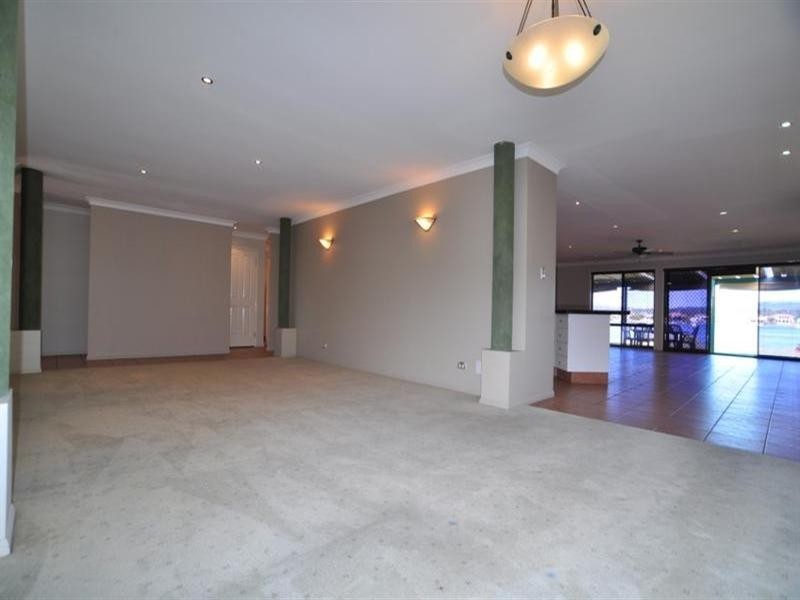 24 Eastbank, Helensvale QLD 4212