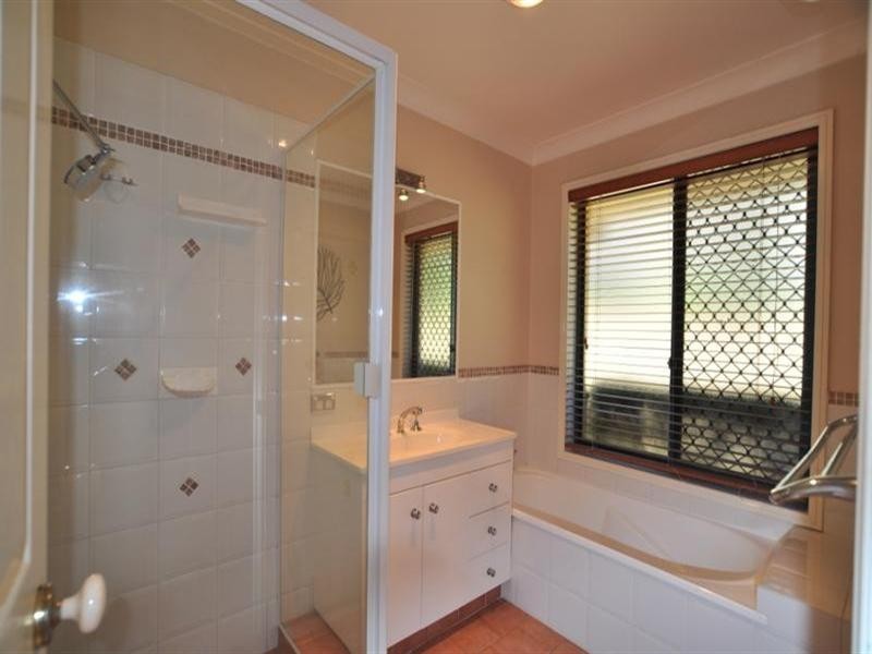 24 Eastbank, Helensvale QLD 4212