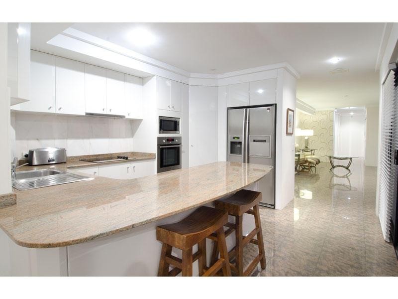 2/50 Burra Street, Chevron Island QLD 4217