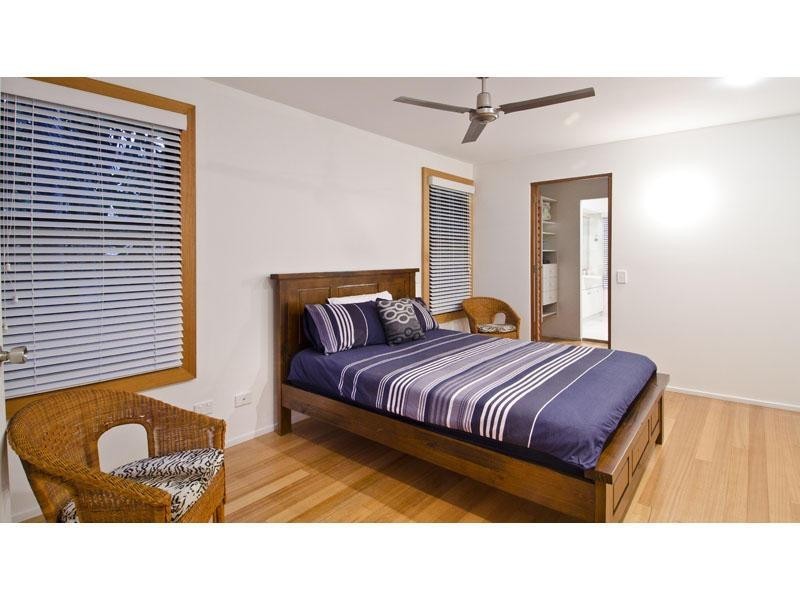 2/50 Burra Street, Chevron Island QLD 4217