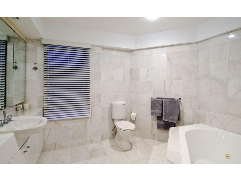 2/50 Burra Street, Chevron Island QLD 4217