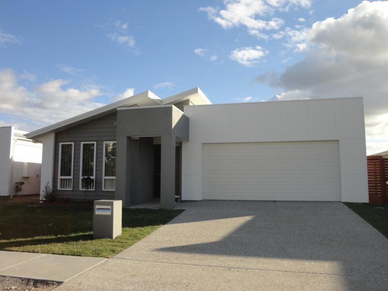 12 Pendraat Parade, Hope Island QLD 4212