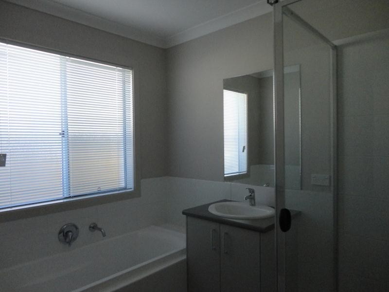 12 Pendraat Parade, Hope Island QLD 4212